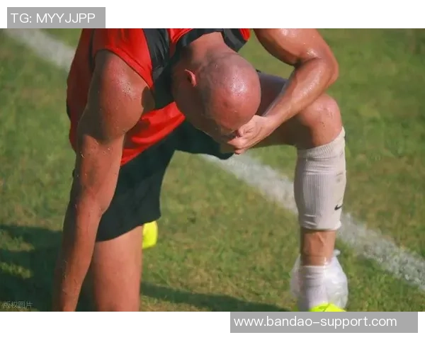 足球受伤球员视频集锦揭示运动风险与恢复过程的真实面貌 足球受伤球员视频集锦揭示运动风险与恢复过程的真实面貌